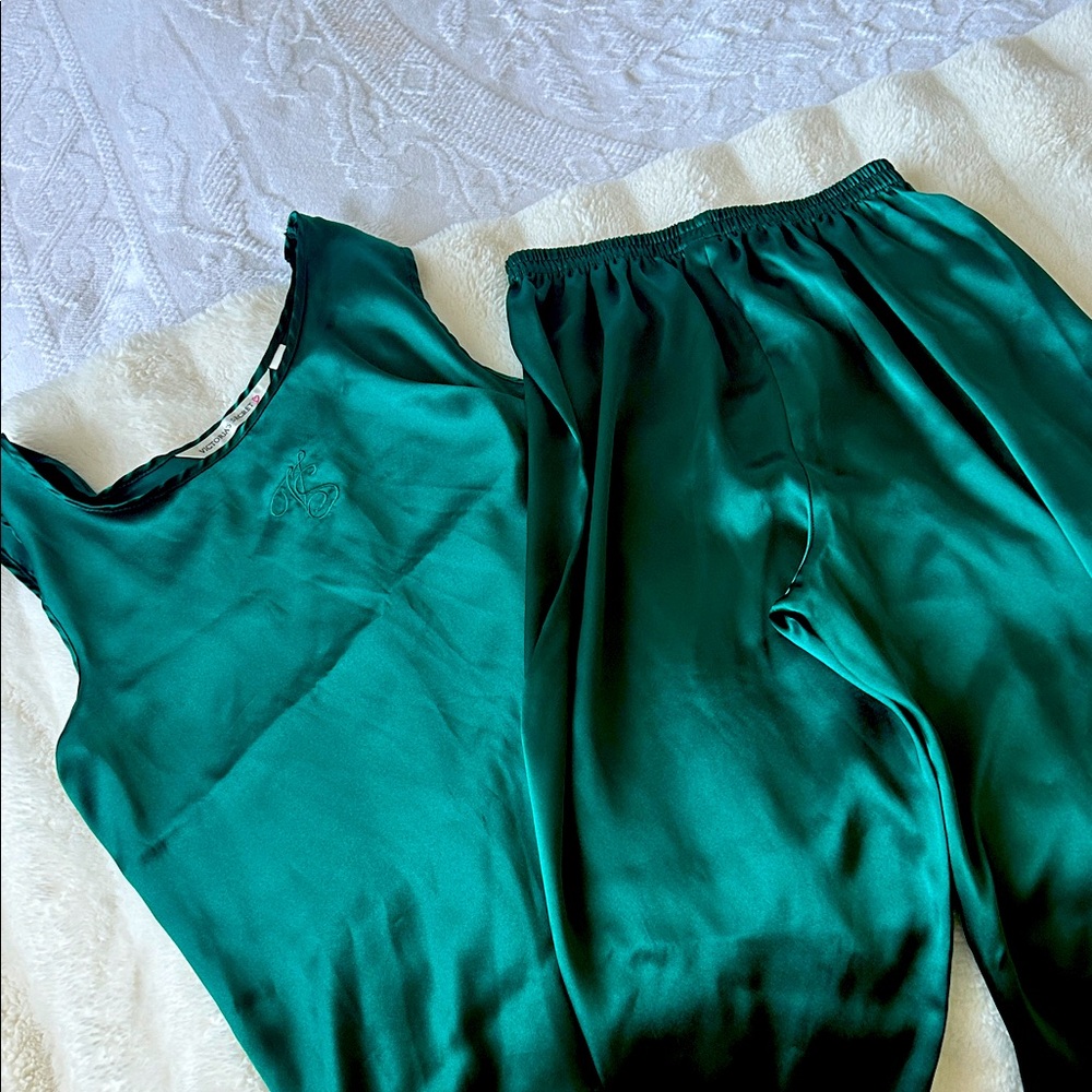 Victoria's Secret green emerald Sleepwear Set